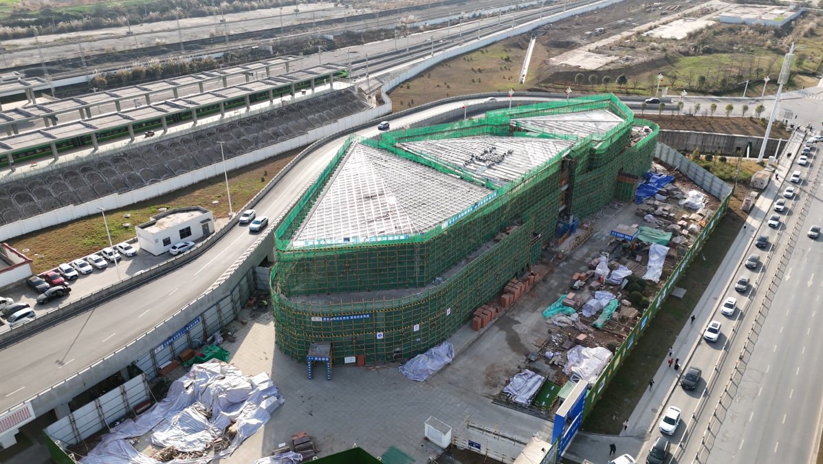 汉巴南铁路巴中东站站前广场及服务中心建设工程（商业部分）（在建）